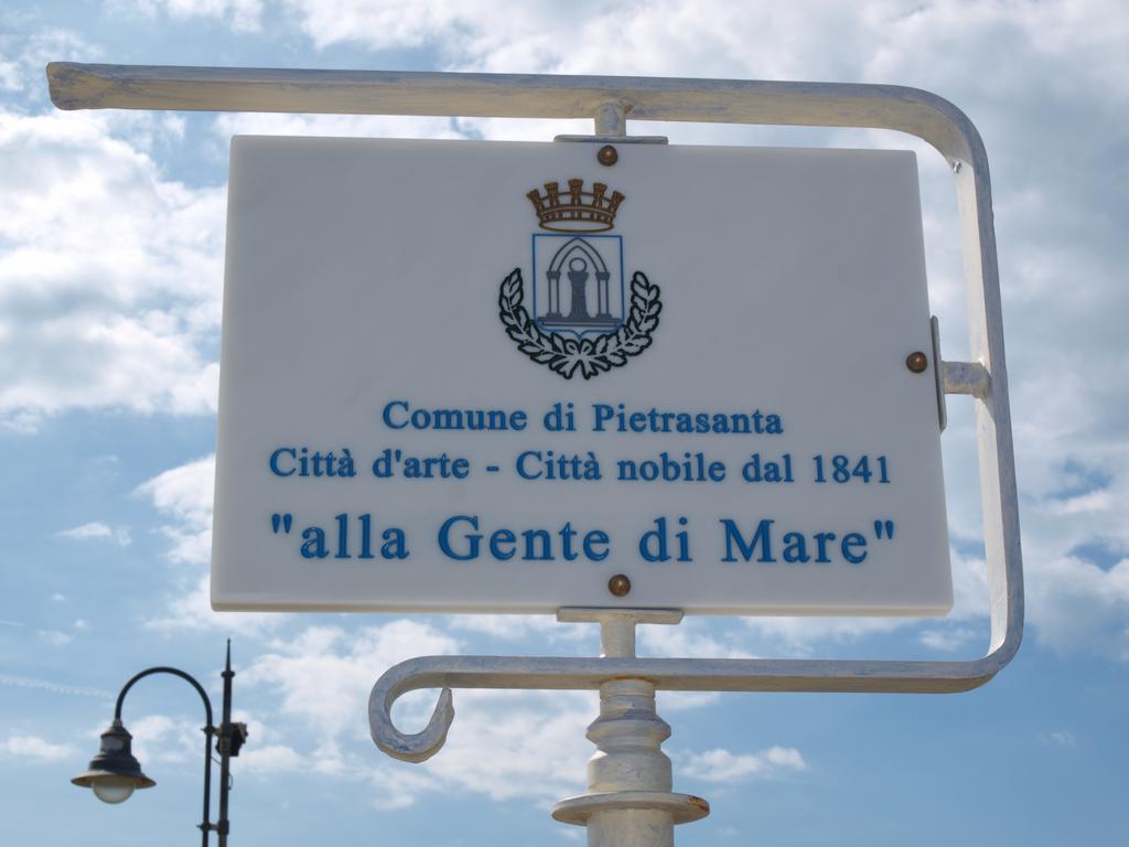 Il Pontile Holidays Apartment Marina di Pietrasanta Rum bild