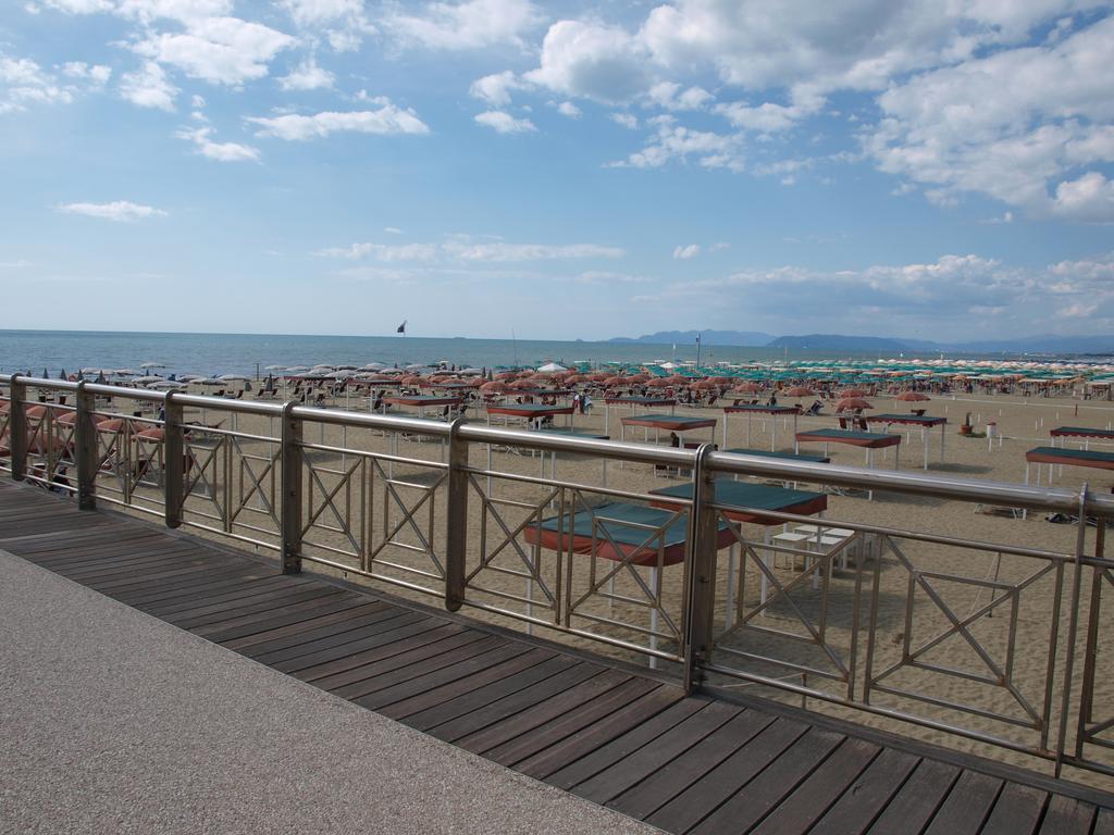 Il Pontile Holidays Apartment Marina di Pietrasanta Rum bild