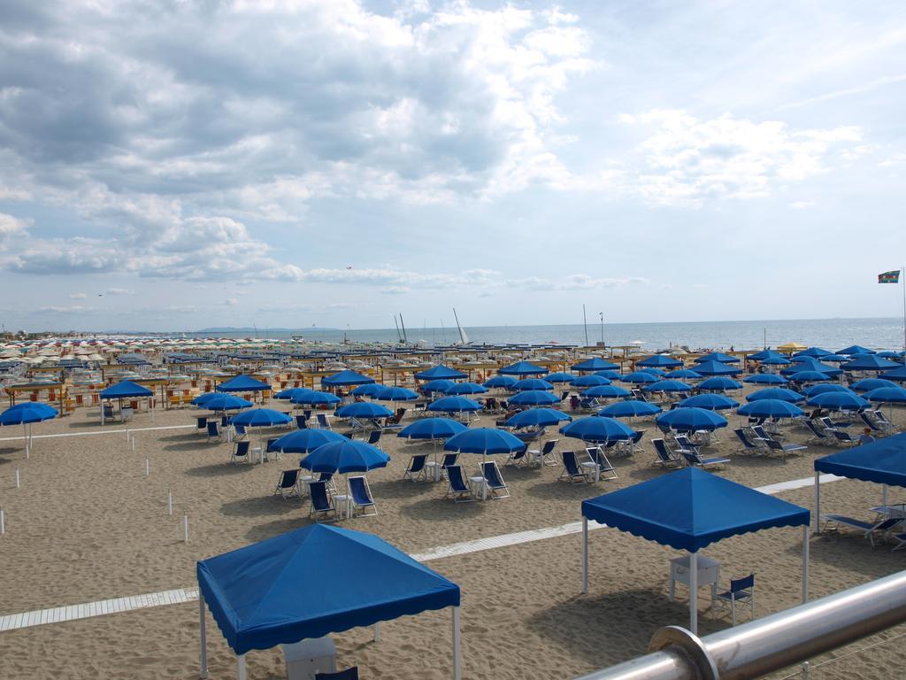 Il Pontile Holidays Apartment Marina di Pietrasanta Rum bild