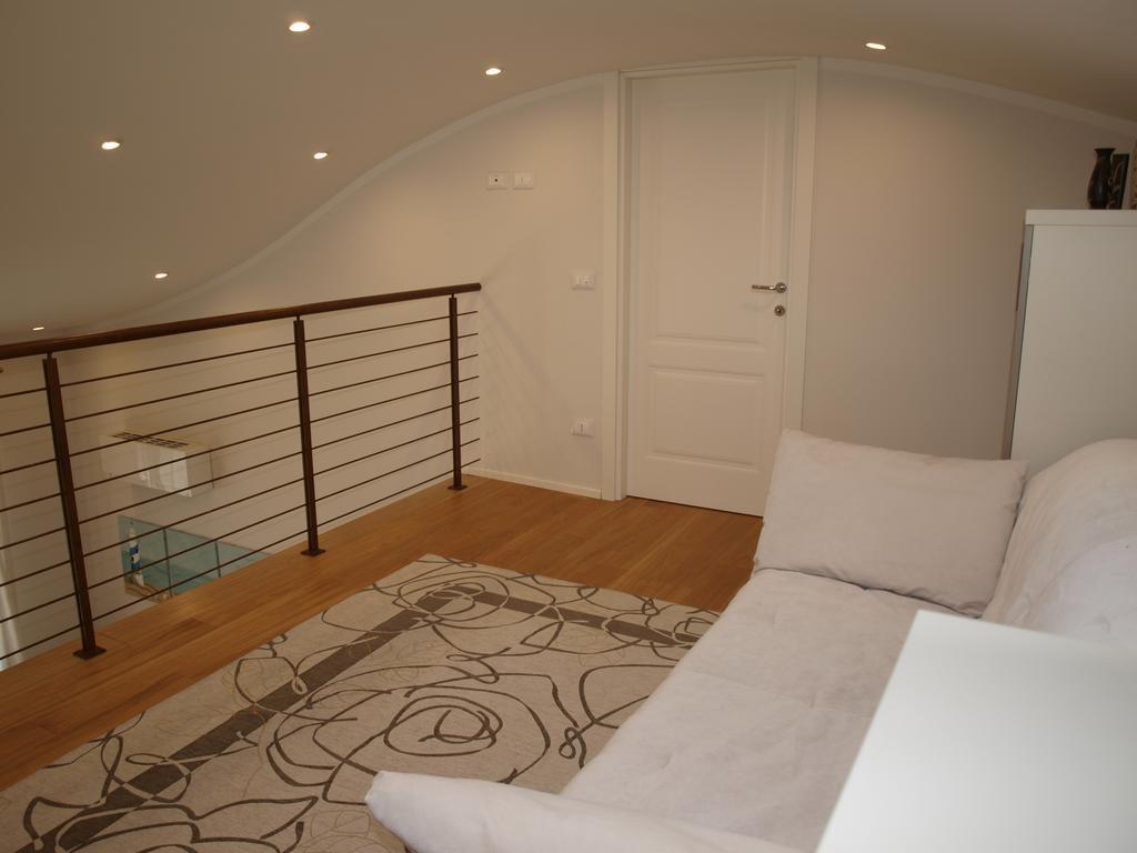 Il Pontile Holidays Apartment Marina di Pietrasanta Rum bild