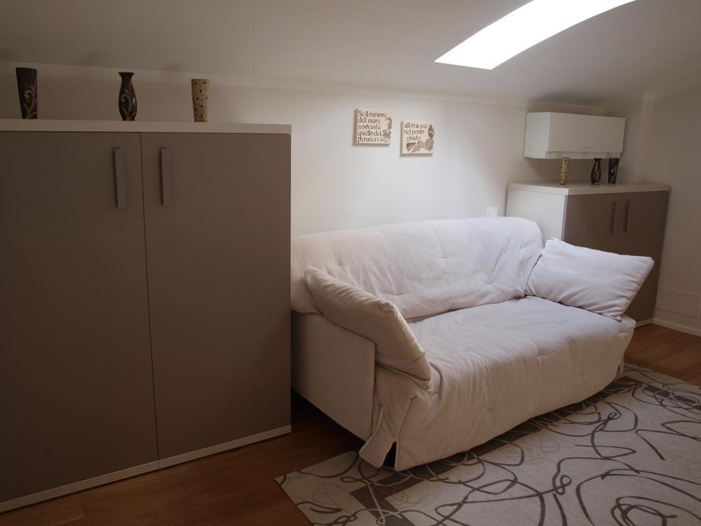 Il Pontile Holidays Apartment Marina di Pietrasanta Rum bild