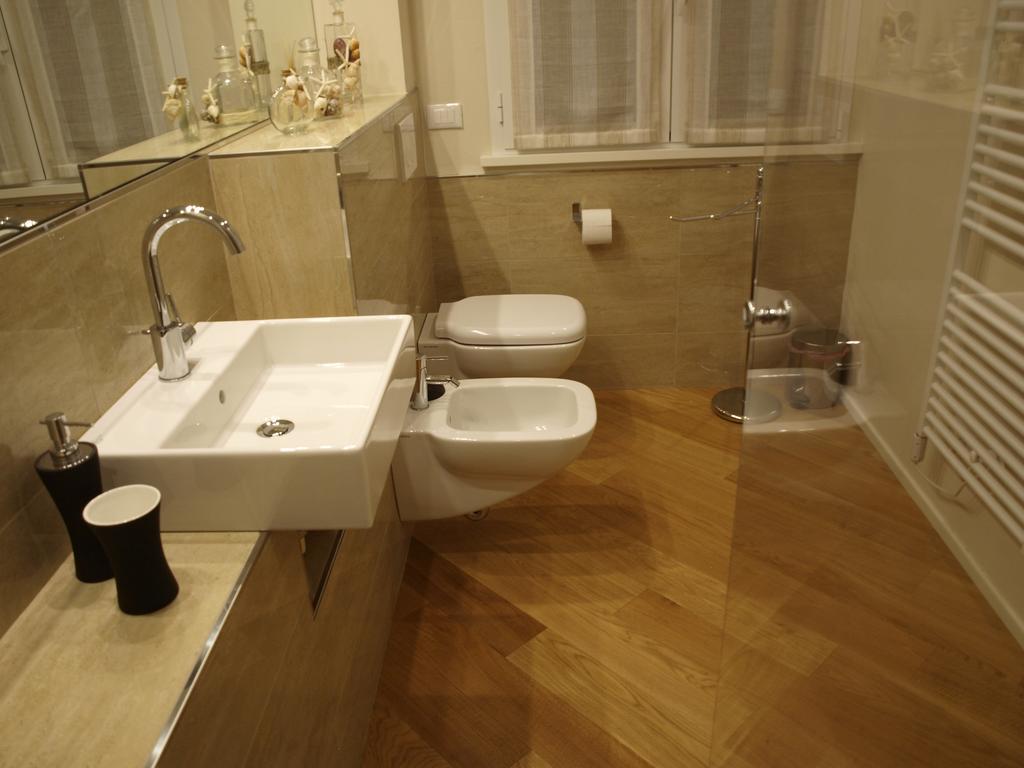 Il Pontile Holidays Apartment Marina di Pietrasanta Rum bild
